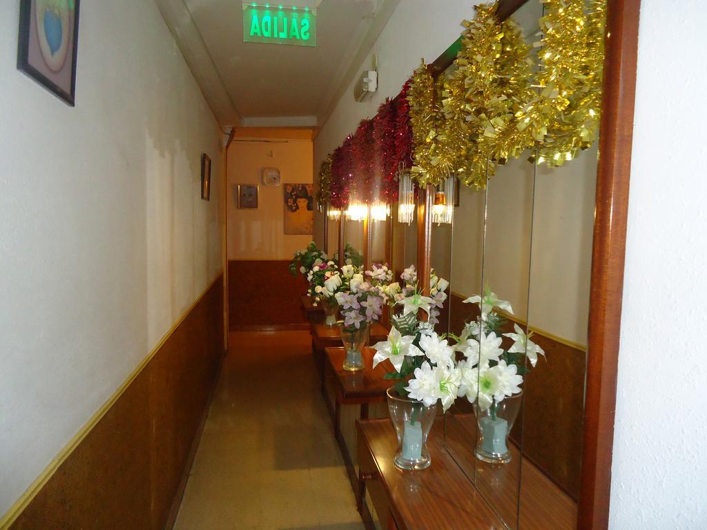 Hotel Pension Mode Лерида Экстерьер фото